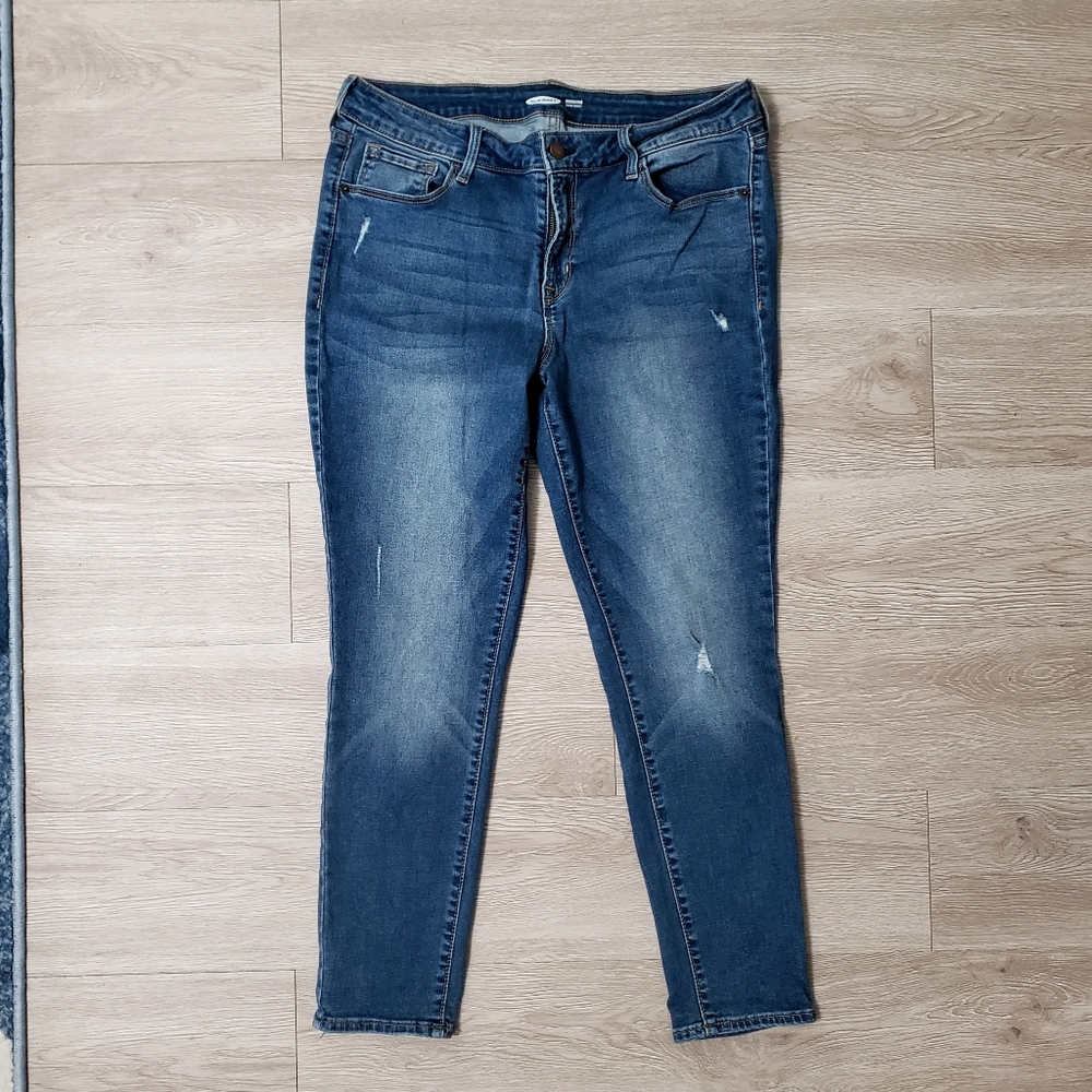 Old Navy Rockstar size 12 Short super skinny distressed jean mid rise